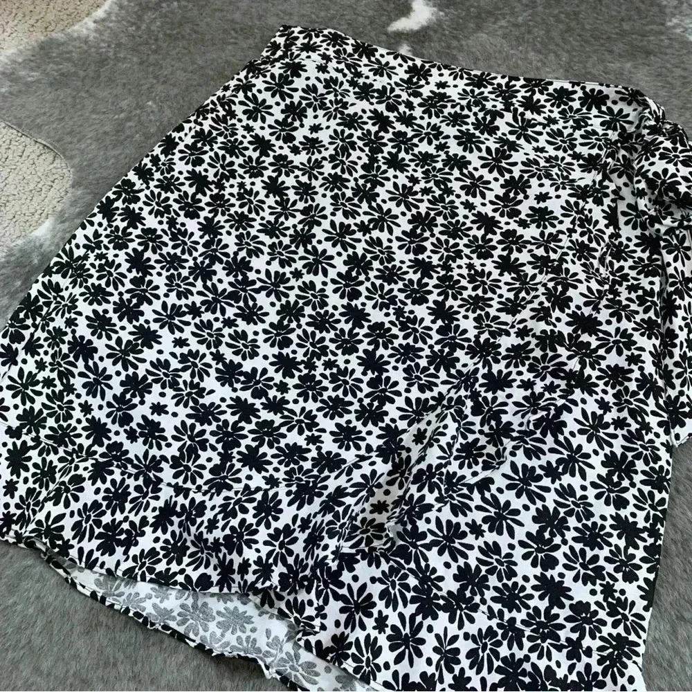 LOFT Daisy Ruffle Wrap Skirt